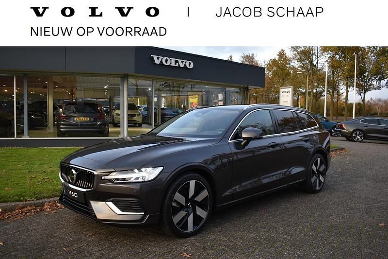 Grijs Nieuw 2024 Volvo V60 Stationwagen | € 54.900 (Super prijs) - Afbeelding 1/4