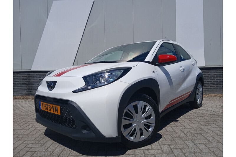 Gebruikt 2023 Toyota Aygo Play Hatchback | € 18.999 (Eerlijke prijs) - Afbeelding 1/1