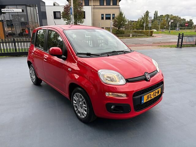 Occasion Fiat Panda Lounge 69 PK (50 kW) 2018 Rood Hatchback