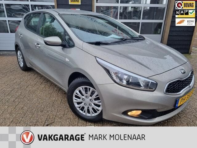 Grijs Gebruikt 2015 Kia Ceed Hatchback | € 11.450 (Duur) - Afbeelding 1/4