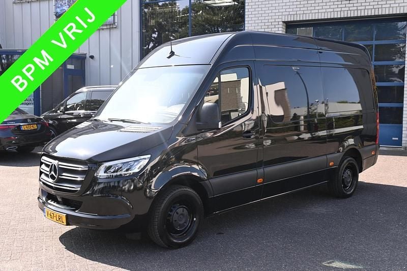 Zwart Gebruikt 2021 Mercedes Sprinter Van | € 41.950 (Eerlijke prijs) - Afbeelding 1/4