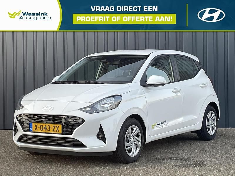 Wit Gebruikt 2024 Hyundai i10 Comfort Hatchback | € 17.740 (Eerlijke prijs) - Afbeelding 1/4