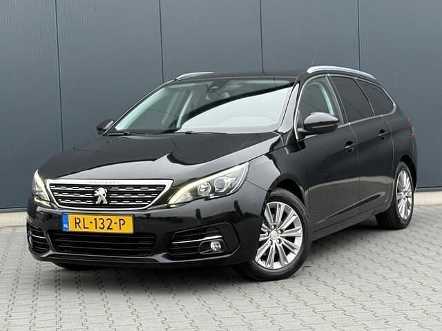Zwart Gebruikt 2018 Peugeot 308 Premium Stationwagen | € 8.490 (Goede deal) - Afbeelding 1/4