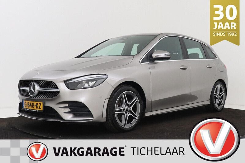 Grijs, metallic lak Gebruikt 2019 Mercedes B180 Business MPV | € 26.199 (Eerlijke prijs) - Afbeelding 1/3