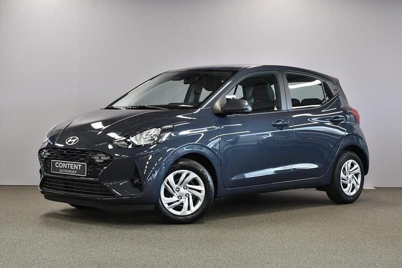 Lumen gray (grijs metallic) Nieuw 2025 Hyundai i10 Comfort Hatchback | € 18.800 (Goede deal) - Afbeelding 1/4