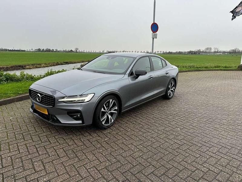 Zwart Gebruikt 2021 Volvo S60 R-Design Sedan | € 17.600 - Afbeelding 1/4