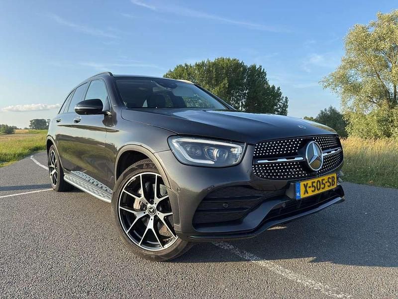 Grijs Gebruikt 2020 Mercedes GLC300 Stationwagen | € 39.250 (Duur) - Afbeelding 1/4