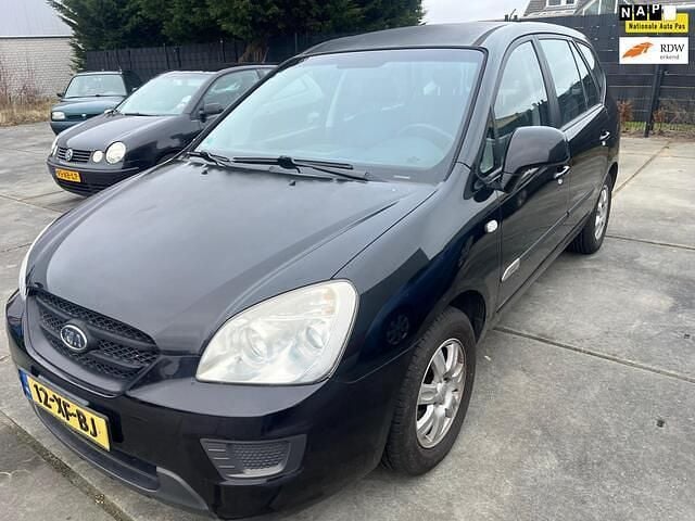 Zwart Occasion 2007 Kia Carens MPV | € 2.750 (Eerlijke prijs) - Afbeelding 1/4