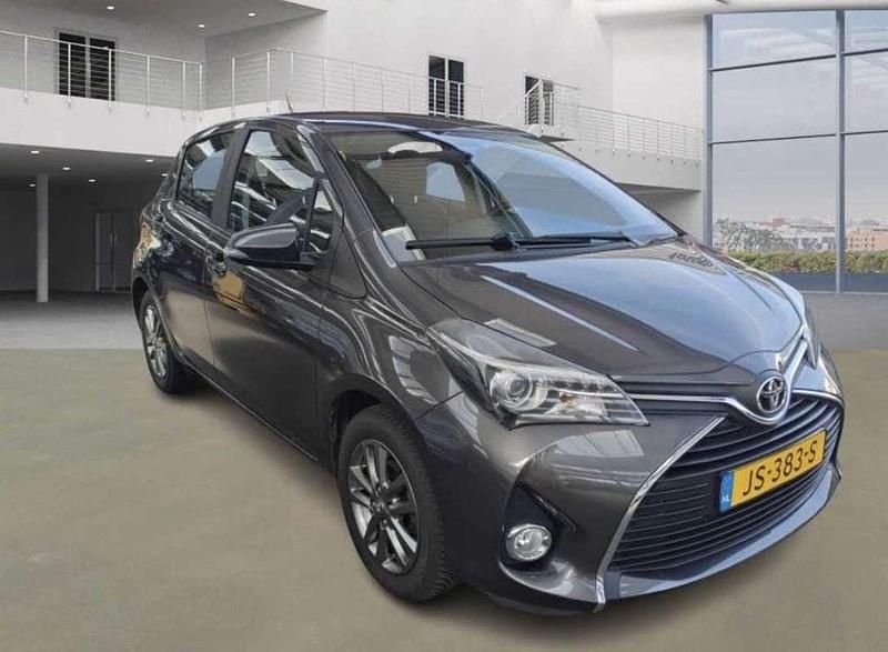 Grijs Gebruikt 2016 Toyota Yaris Trend MPV | € 11.500 (Iets duurder) - Afbeelding 1/4