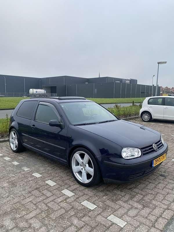 Blauw Gebruikt 1999 VW Golf IV Hatchback | € 850 (Eerlijke prijs) - Afbeelding 1/4