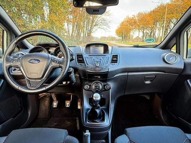 Occasion Ford Fiesta ST-Line 101 PK (74 kW) 2017 Grijs Hatchback