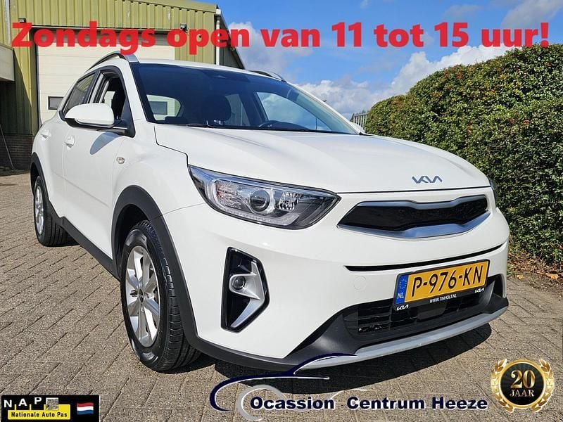 Wit Gebruikt 2022 Kia Stonic SUV | € 17.399 (Eerlijke prijs) - Afbeelding 1/4