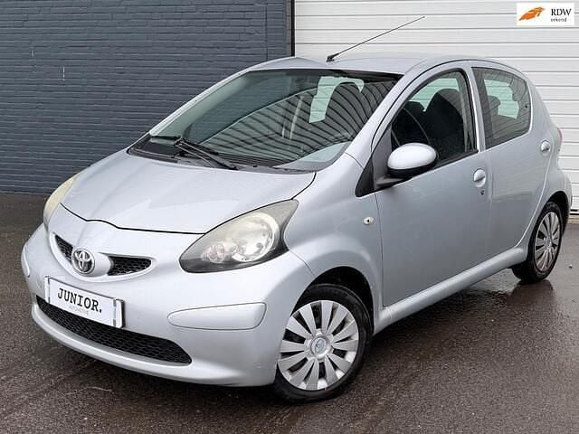 Grijs Occasion 2008 Toyota Aygo Hatchback | € 1.650 (Goede deal) - Afbeelding 1/4
