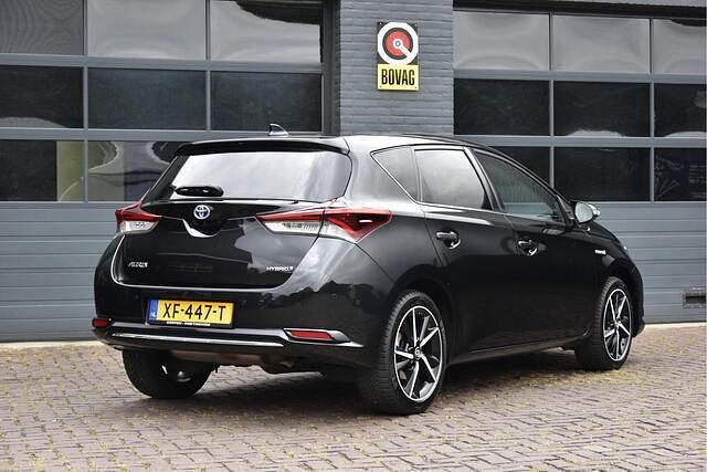 Occasion Toyota Auris 101 PK (74 kW) 2019 Zwart Hatchback