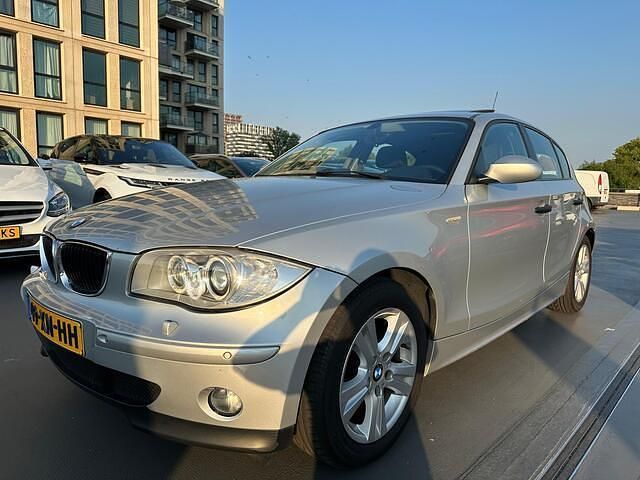 Grijs Gebruikt 2006 BMW 118 Executive Hatchback | € 9.950 - Afbeelding 1/4