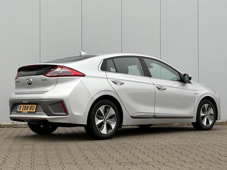Occasion Hyundai Ioniq Comfort 88 kW (120 PK) 2017 Wit Hatchback