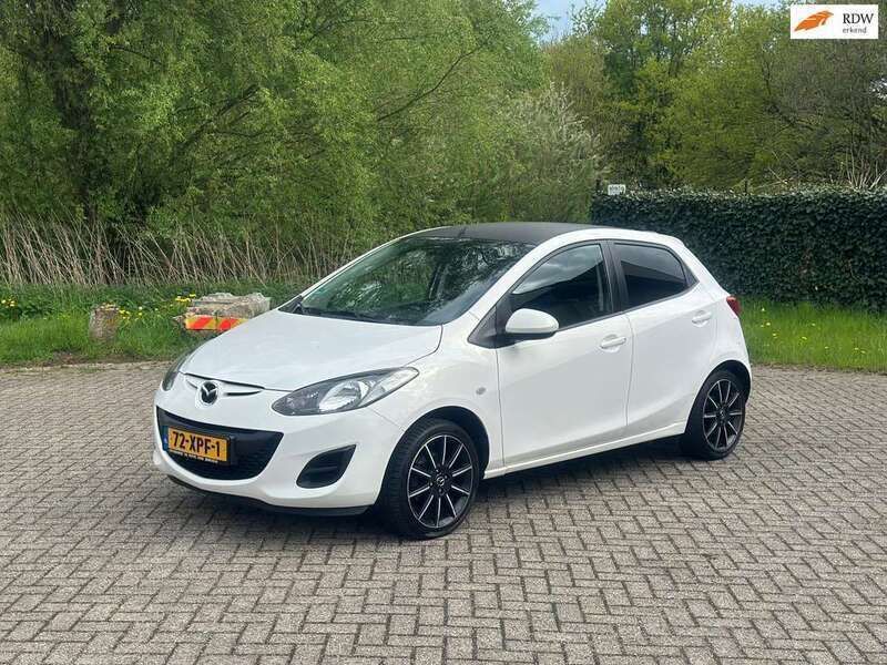 Wit, metallic lak Gebruikt 2012 Mazda 2 Hatchback | € 4.999 (Eerlijke prijs) - Afbeelding 1/4