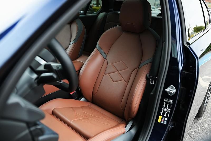 Occasion BMW 550e M Sport 489 PK (359 kW) 2025 Blauw Sedan