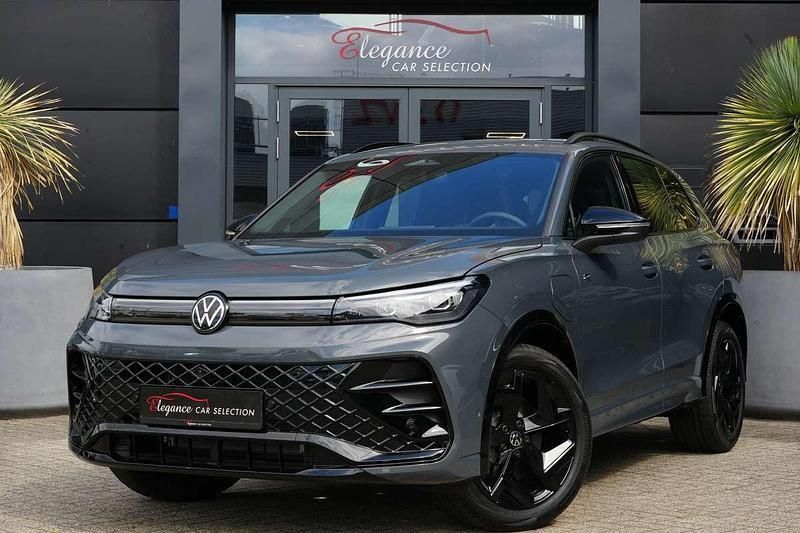 Grijs, metallic lak Nieuw 2025 VW Tiguan R-line Edition SUV | € 54.950 (Super prijs) - Afbeelding 1/4