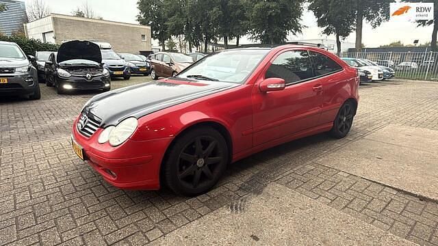 Rood Gebruikt 2002 Mercedes C180 Coupé | € 1.499 (Goede deal) - Afbeelding 1/4