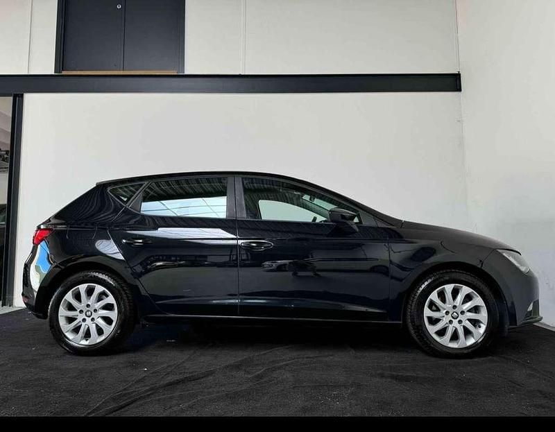 Zwart Gebruikt 2016 Seat Leon Style Hatchback | € 5.100 (Super prijs) - Afbeelding 1/4