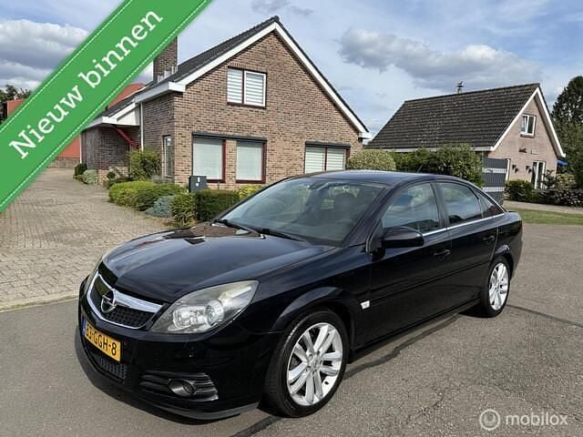 Zwart Gebruikt 2008 Opel Vectra GTS Sport Hatchback | € 1.650 (Eerlijke prijs) - Afbeelding 1/4