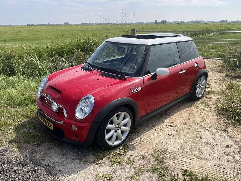 Rood Gebruikt 2004 Mini Cooper S Chili Hatchback | € 3.250 (Eerlijke prijs) - Afbeelding 1/4