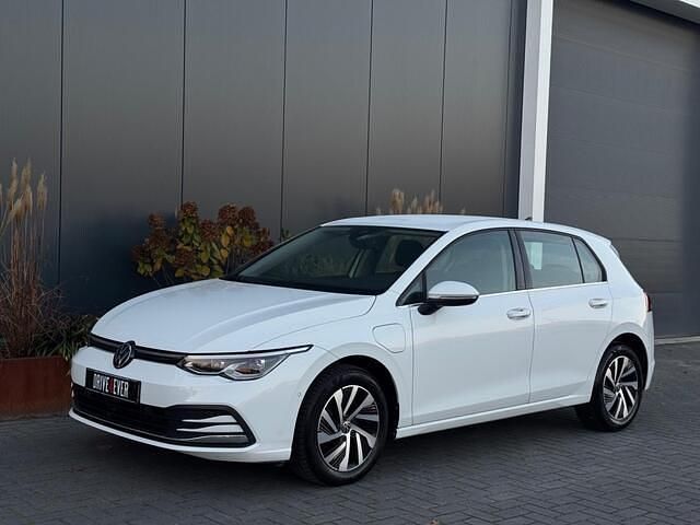 Wit Occasion 2021 VW Golf VIII Hatchback | € 20.995 (Super prijs) - Afbeelding 1/4