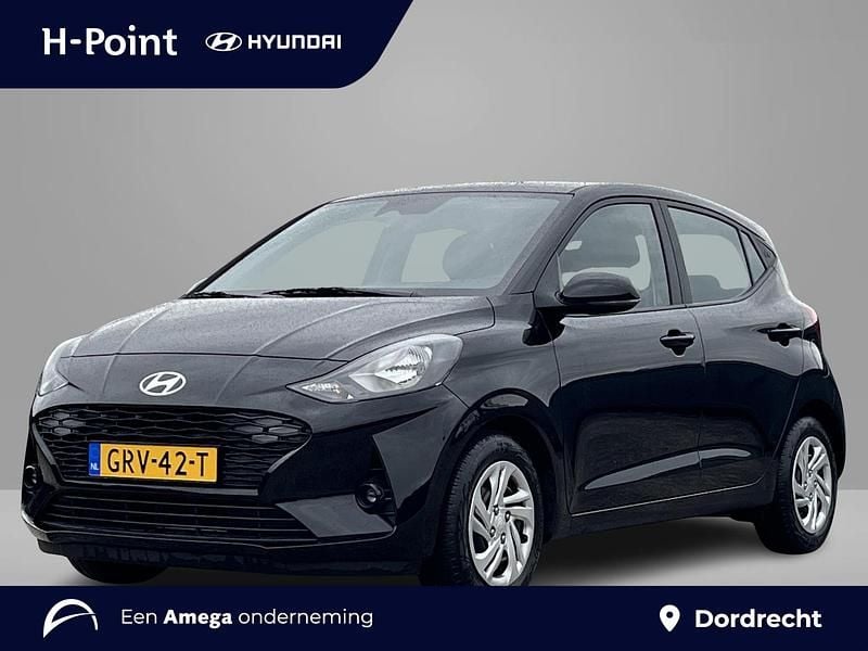 Zwart Occasion 2024 Hyundai i10 Comfort Hatchback | € 15.990 (Eerlijke prijs) - Afbeelding 1/4