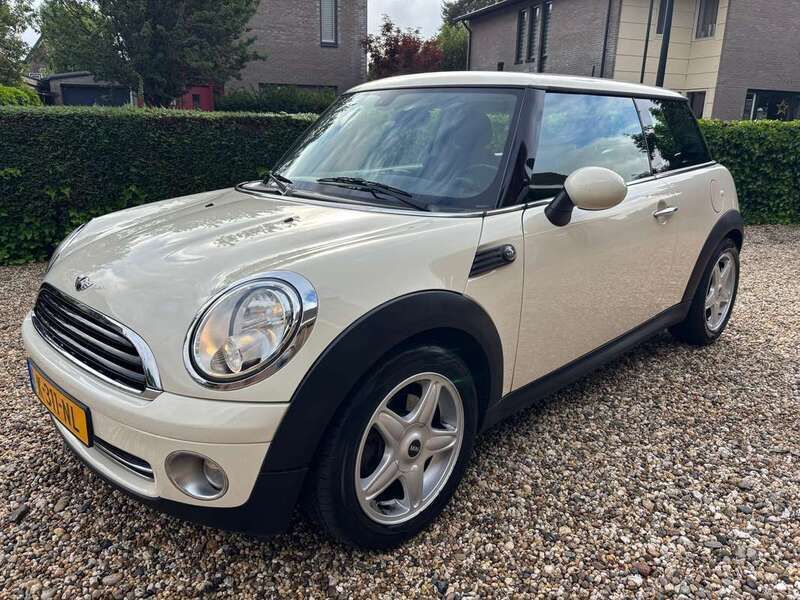 Wit Gebruikt 2008 Mini ONE Hatchback | € 2.775 (Eerlijke prijs) - Afbeelding 1/4