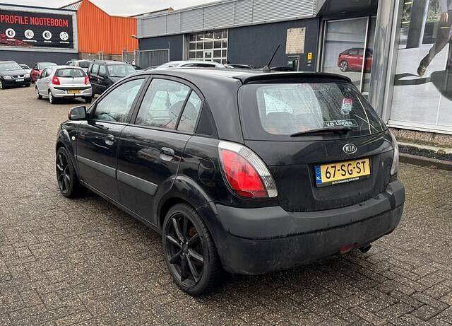 Occasion Kia Rio 112 PK (82 kW) 2006 Zwart Hatchback