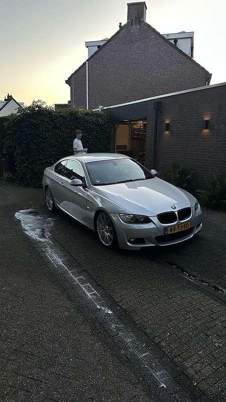 Grijs Gebruikt 2006 BMW 325 Executive Coupé | € 7.750 (Eerlijke prijs) - Afbeelding 1/4