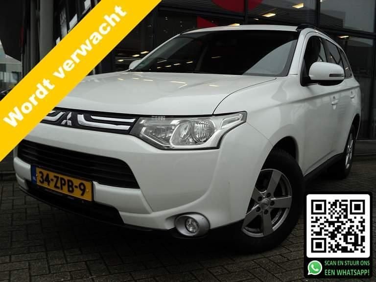 Wit (parellak) Occasion 2013 Mitsubishi Outlander Intense SUV | € 11.945 (Eerlijke prijs) - Afbeelding 1/1
