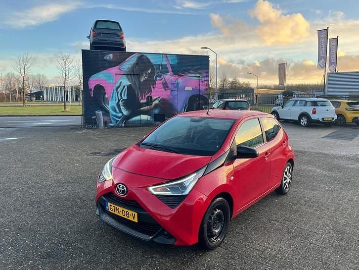 Occasion Toyota Aygo 72 PK (52 kW) 2022 Rood Hatchback
