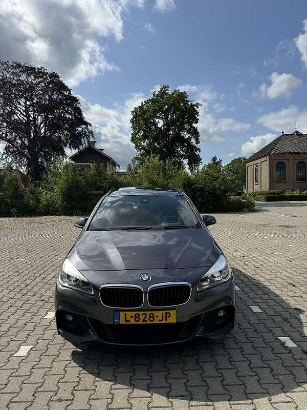 Grijs Gebruikt 2015 BMW 220 Executive MPV | € 17.500 - Afbeelding 1/4