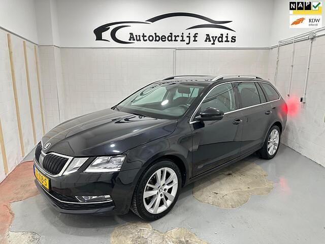 Zwart (metallic) Gebruikt 2018 Skoda Octavia Business Line Stationwagen | € 13.999 (Super prijs) - Afbeelding 1/4