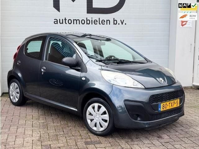 Grijs Gebruikt 2012 Peugeot 107 Access Hatchback | € 3.999 (Eerlijke prijs) - Afbeelding 1/4