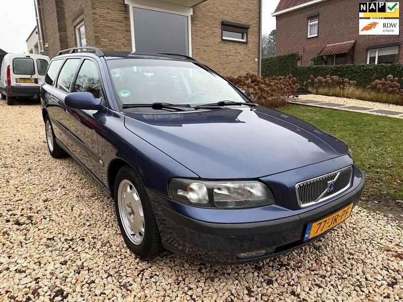 Blauw Occasion 2002 Volvo V70 Comfort Stationwagen | € 3.950 (Iets duurder) - Afbeelding 1/4