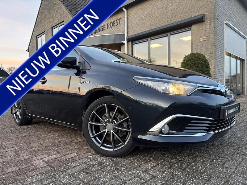 Grijs Occasion 2015 Toyota Auris Touring Sports Executive Stationwagen | € 9.250 (Goede deal) - Afbeelding 1/4