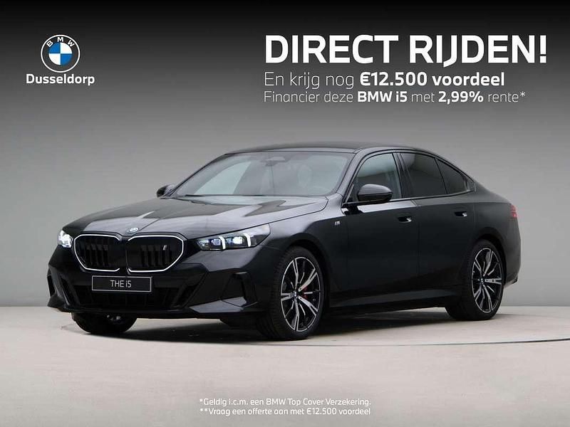 Zwart Nieuw 2025 BMW i5 M Sport Sedan | € 82.566 (Goede deal) - Afbeelding 1/4