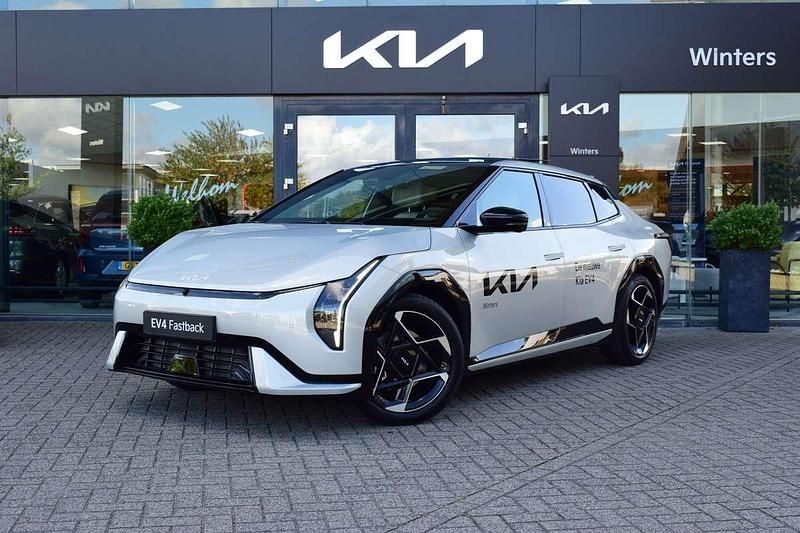 Zilver (metallic) Occasion 2025 Kia EV4 Sedan | € 43.990 - Afbeelding 1/4