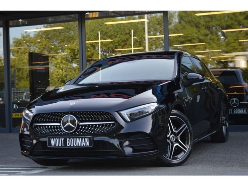 Zwart Gebruikt 2020 Mercedes A250 AMG Hatchback | € 30.900 (Eerlijke prijs) - Afbeelding 1/4