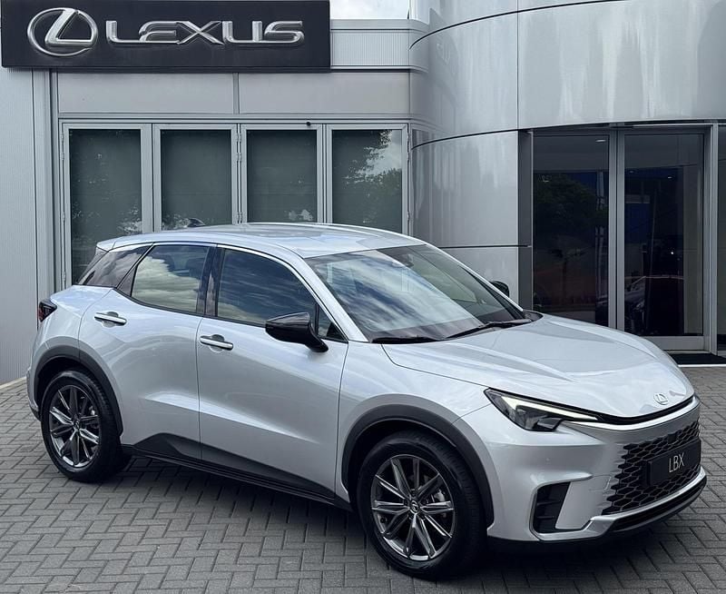 Zilver, metallic lak Gebruikt 2025 Lexus LBX SUV | € 36.890 (Goede deal) - Afbeelding 1/4
