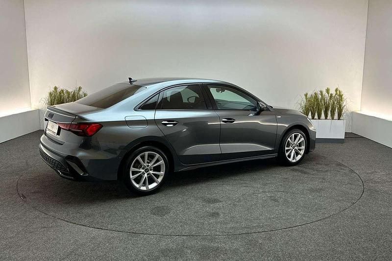 Nieuw Audi A3 S-Line 116 PK (85 kW) 2025 Grijs Sedan