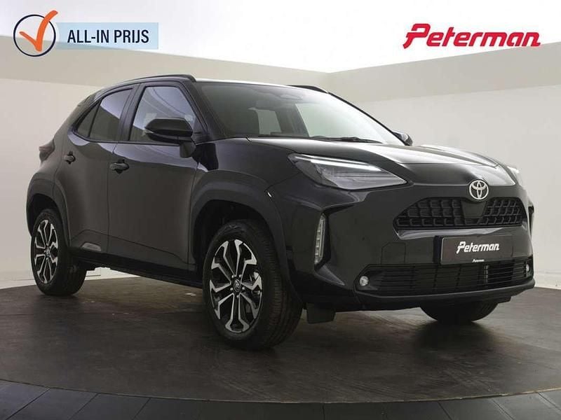Zwart, metallic lak Gebruikt 2024 Toyota Yaris Cross Style SUV | € 28.899 (Eerlijke prijs) - Afbeelding 1/4