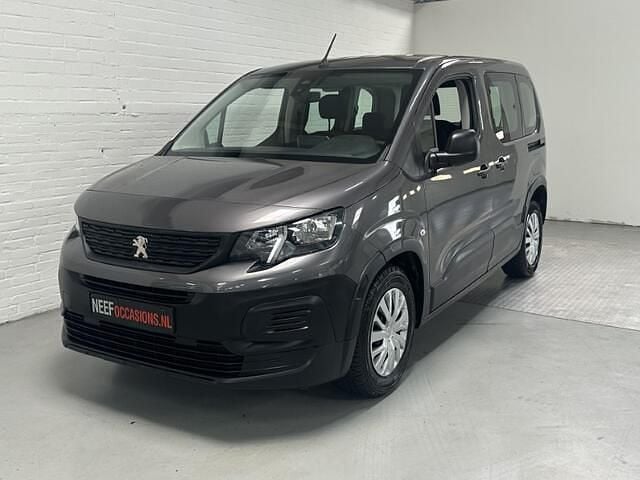 Grijs, metallic lak Gebruikt 2020 Peugeot Rifter Active MPV | € 17.999 (Goede deal) - Afbeelding 1/4