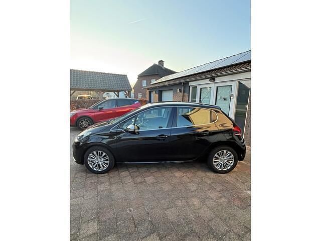 Occasion Peugeot 208 82 PK (60 kW) 2016 Zwart (metallic) Hatchback