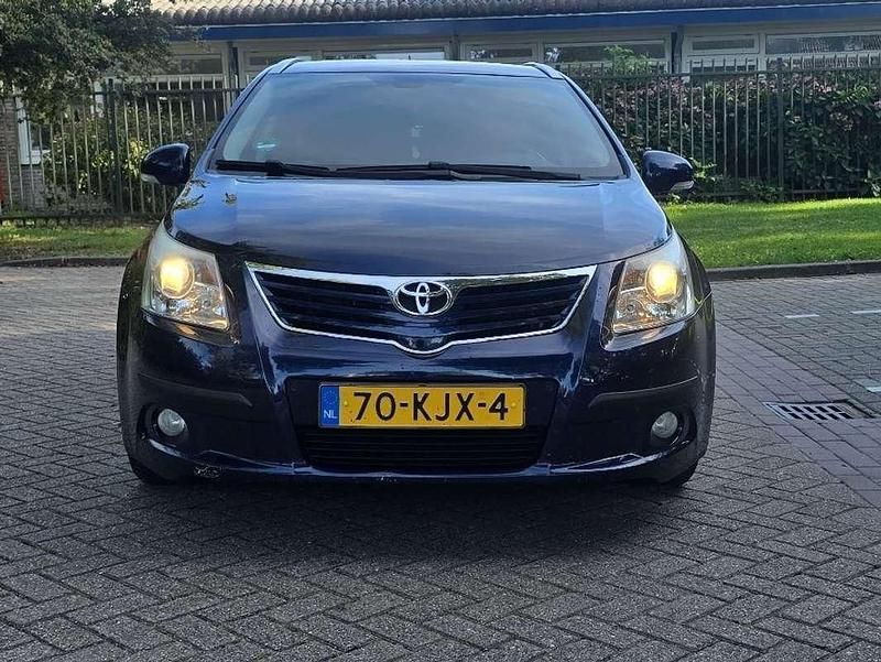 Blauw Gebruikt 2010 Toyota Avensis MPV | € 4.600 (Eerlijke prijs) - Afbeelding 1/4