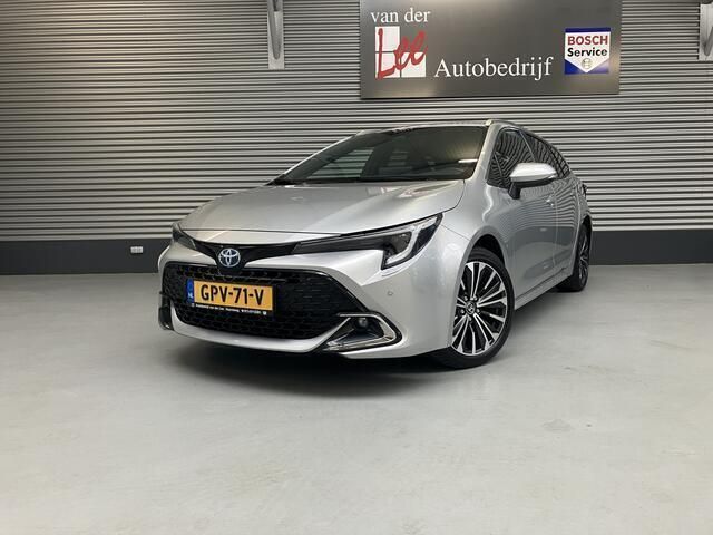 Grijs, metallic lak Gebruikt 2024 Toyota Corolla Stationwagen | € 31.950 (Iets duurder) - Afbeelding 1/4