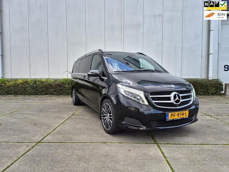 Zwart Gebruikt 2017 Mercedes V250 Avantgarde Edition MPV | € 31.705 (Duur) - Afbeelding 1/4